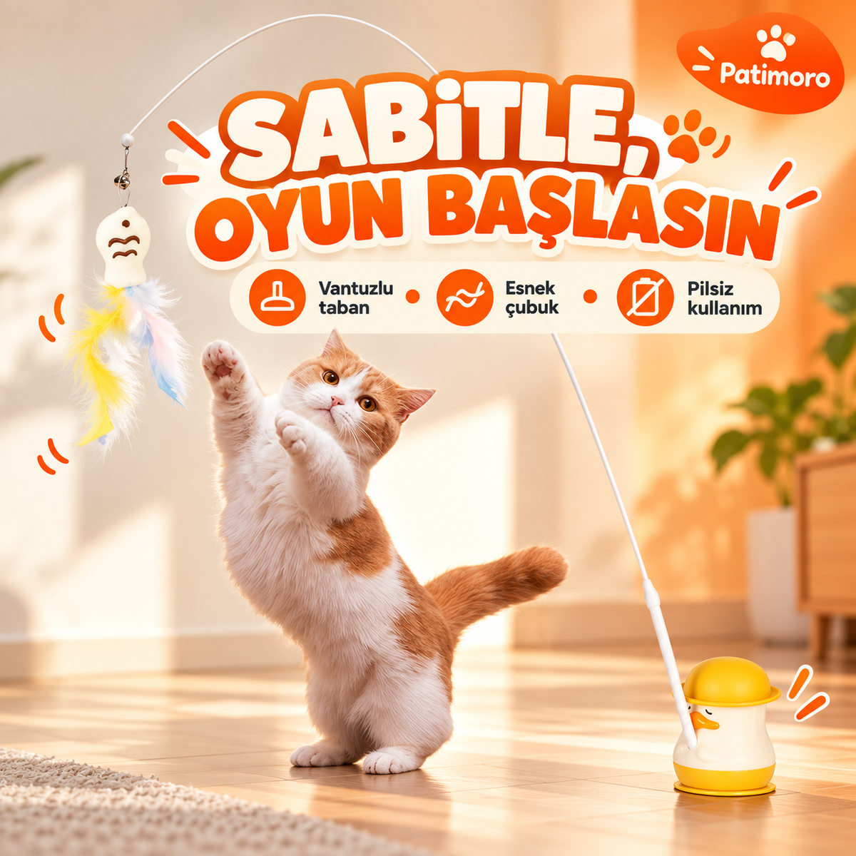 Sabitlenen vantuzlu ördek oyuncağıyla oynayan kedi